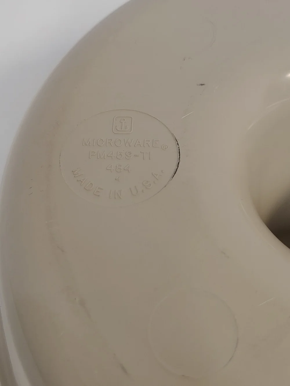 Vintage Beige U.S.A Made Plastic Anchor Bunt Pan. Microwave And Oven Safe.